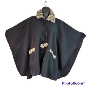 black cape leopard trim zipper front has pom‎ poms